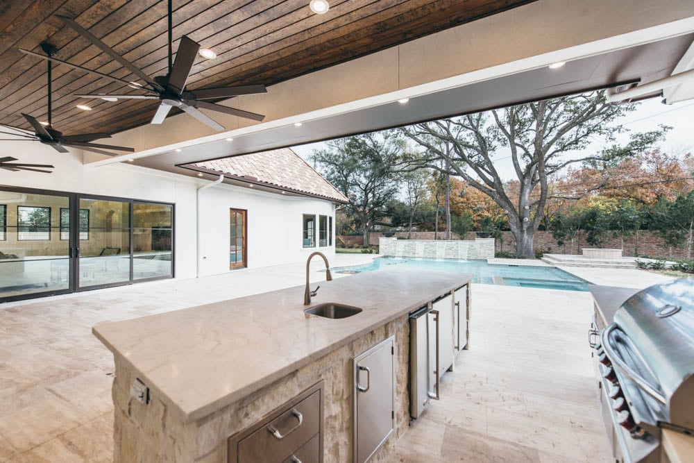 High End Outdoor Living Features of Houston’s Most Luxurious Homes 5